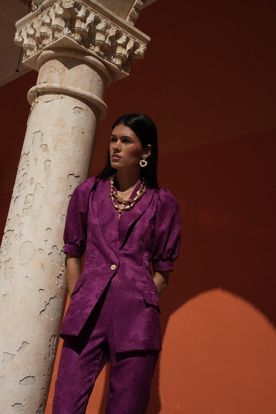 TRAJE PRUNE